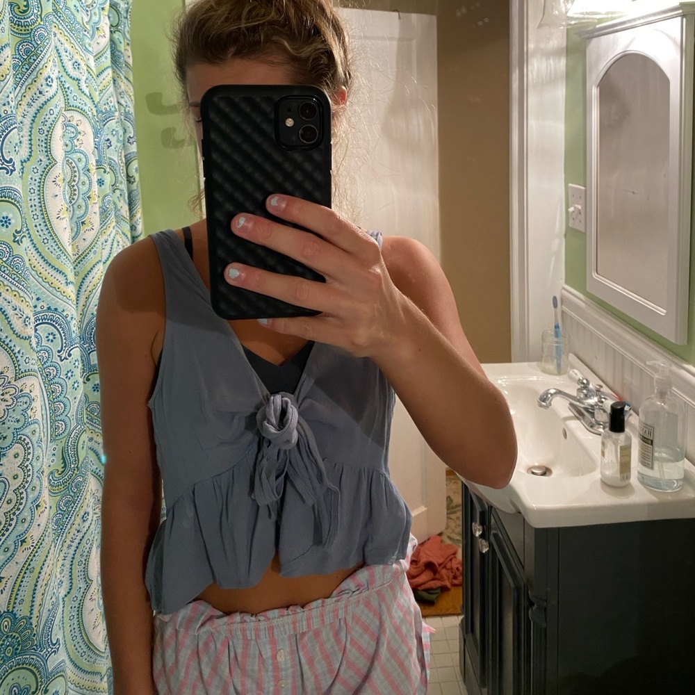La hearts tie crop top